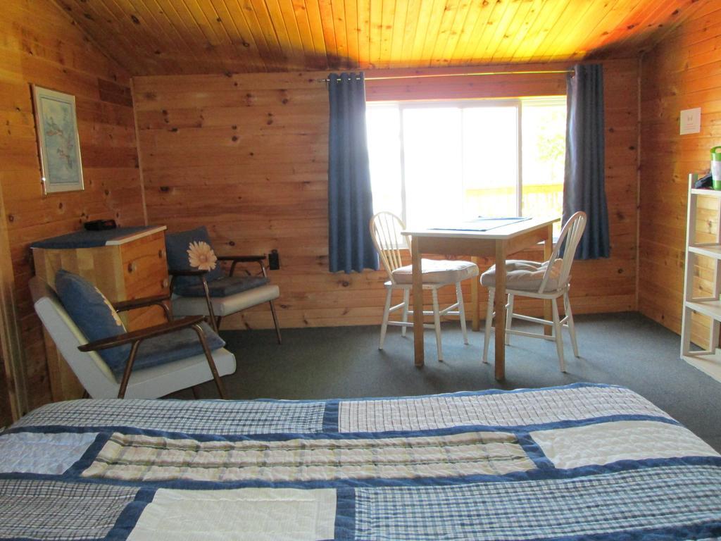 Red Lodge Resort Little Current Δωμάτιο φωτογραφία