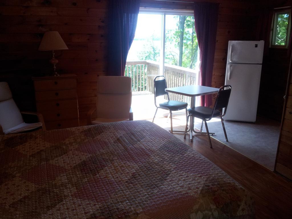 Red Lodge Resort Little Current Δωμάτιο φωτογραφία