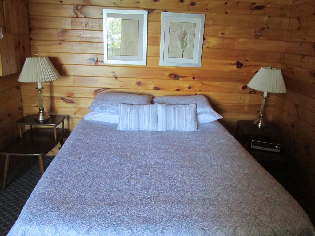 Red Lodge Resort Little Current Δωμάτιο φωτογραφία