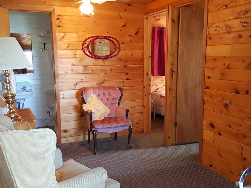 Red Lodge Resort Little Current Δωμάτιο φωτογραφία
